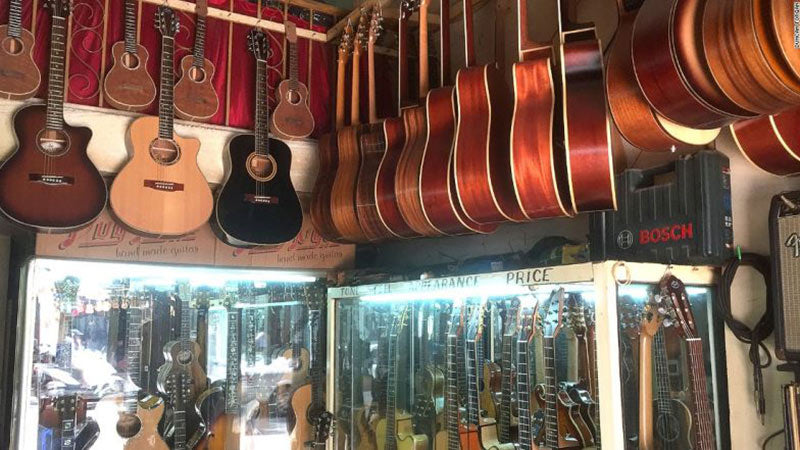 Những Tiệm Đàn Guitar Truyền Thống Trên Đường Nguyễn Thiện Thuật - TPHCM