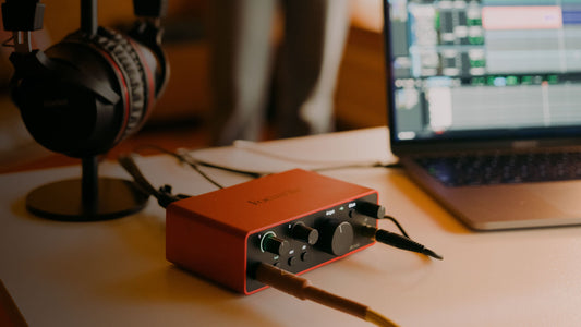 Focusrite Scarlett Solo Gen 4 Có Đáng Mua Không? Đánh Giá Chi Tiết Từ Việt Music