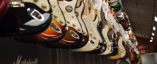 Đàn Guitar Stratocaster Giá Bao Nhiêu?