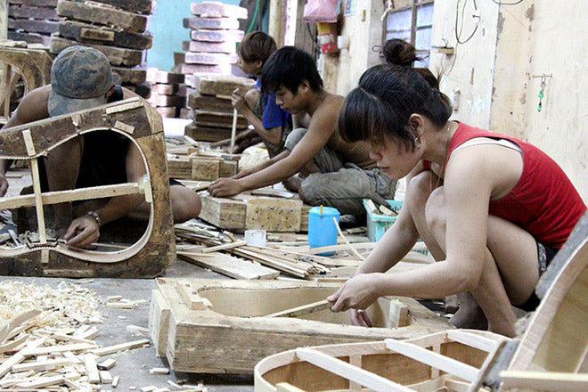Thợ Làm Đàn Guitar