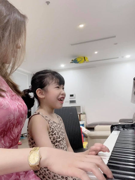 <img src="https://vietmusic.vn/cdn/shop/files/180741094_2522708287875175_7686261940577957033_n_600x600.jpg?v=1629949398" alt="9 Lời Khuyên Giúp Học Đàn Piano Hiệu Quả Cho Nguoi moi bat dau