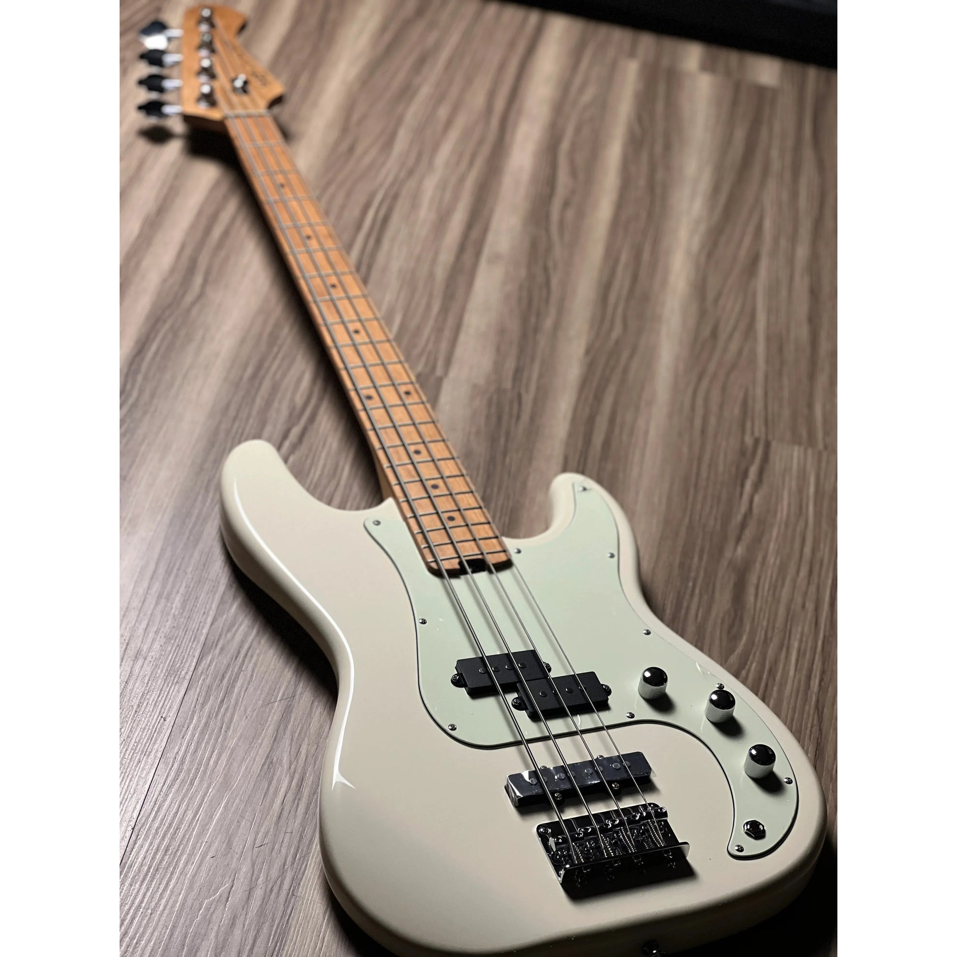 Đàn Guitar Bass Sqoe SPJ600 SS, Maple Fingerboard - 4 Strings - Việt Music