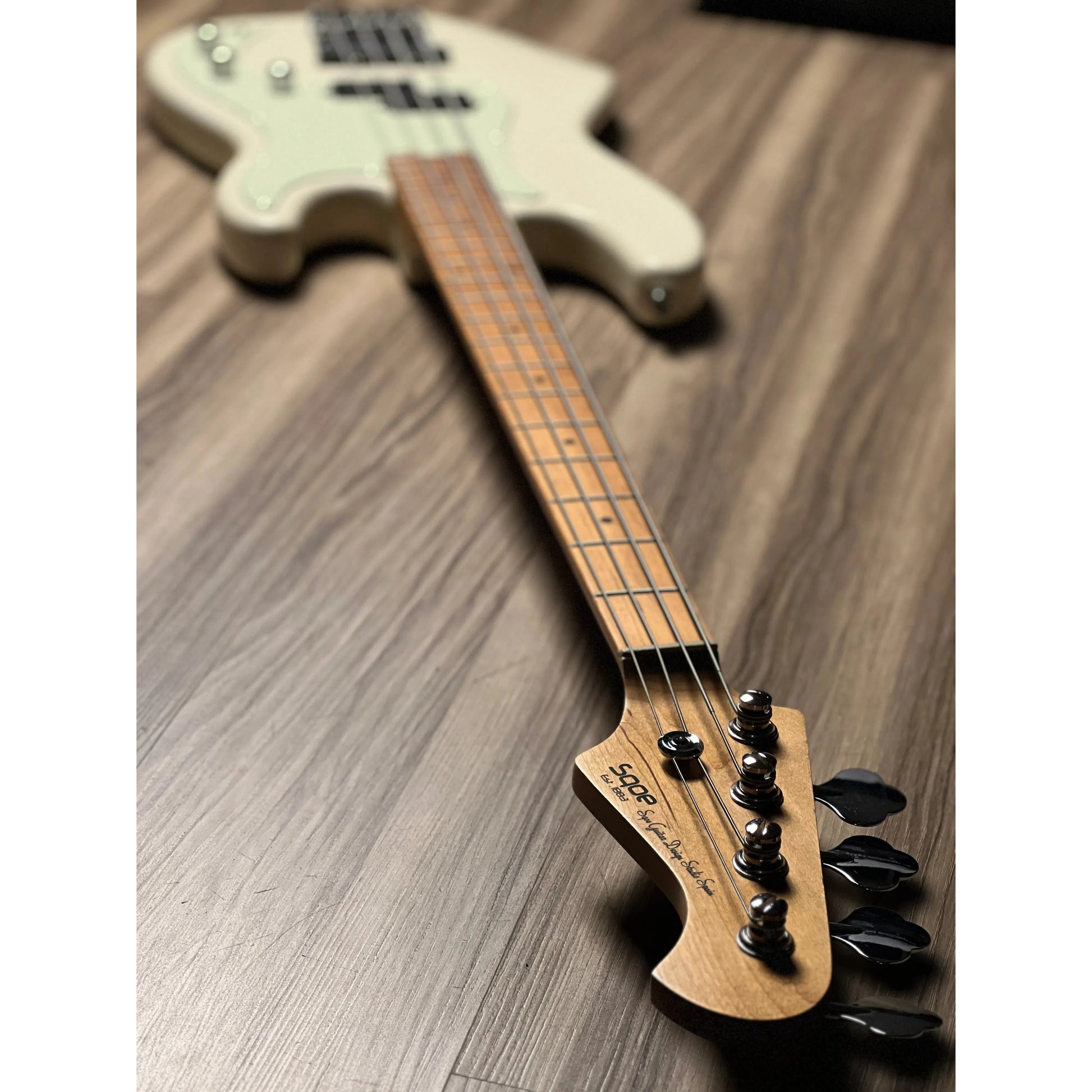 Đàn Guitar Bass Sqoe SPJ600 SS, Maple Fingerboard - 4 Strings - Việt Music