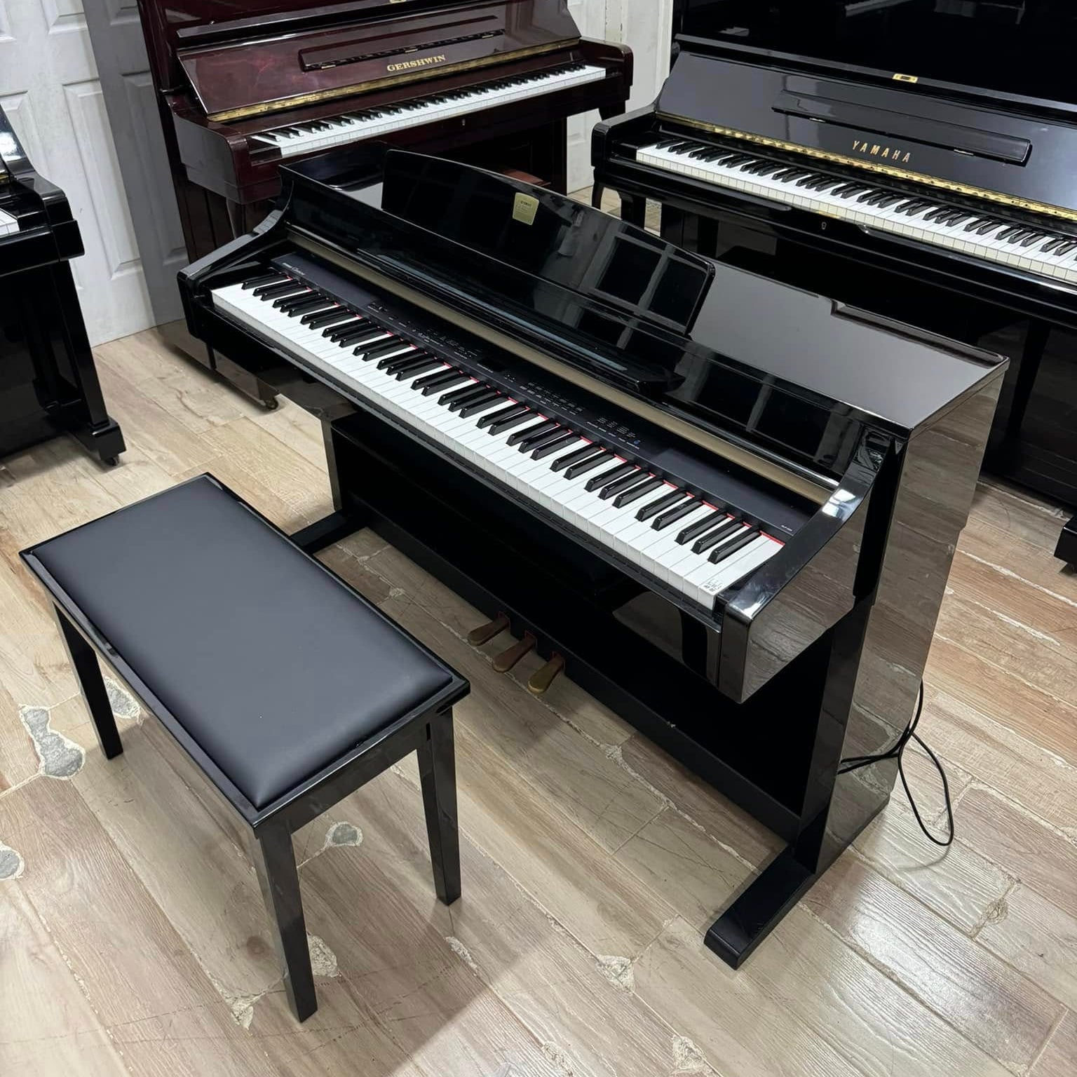 Đàn Piano Điện Yamaha CLP-330 - Qua Sử Dụng - Việt Music