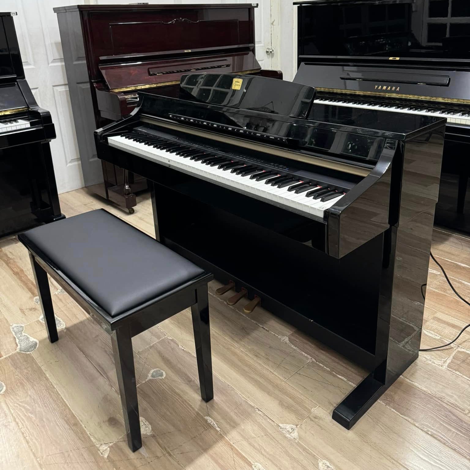 Đàn Piano Điện Yamaha CLP-330 - Qua Sử Dụng - Việt Music