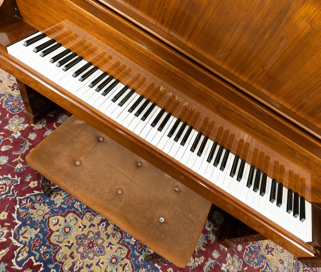 Một cây Piano Upright quá sang trọng.