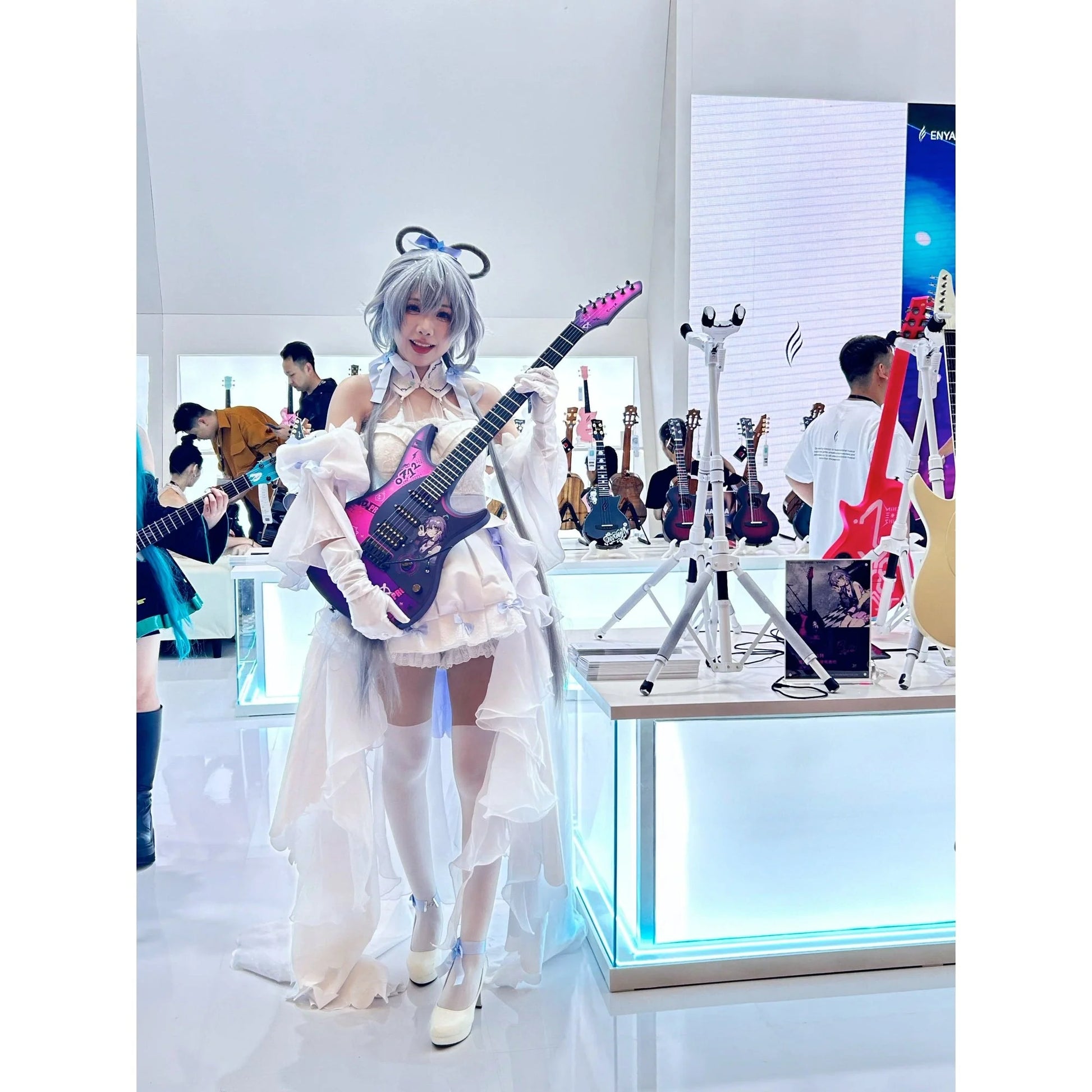 Đàn Guitar Điện Enya Inspire, Luo Tianyi - Việt Music