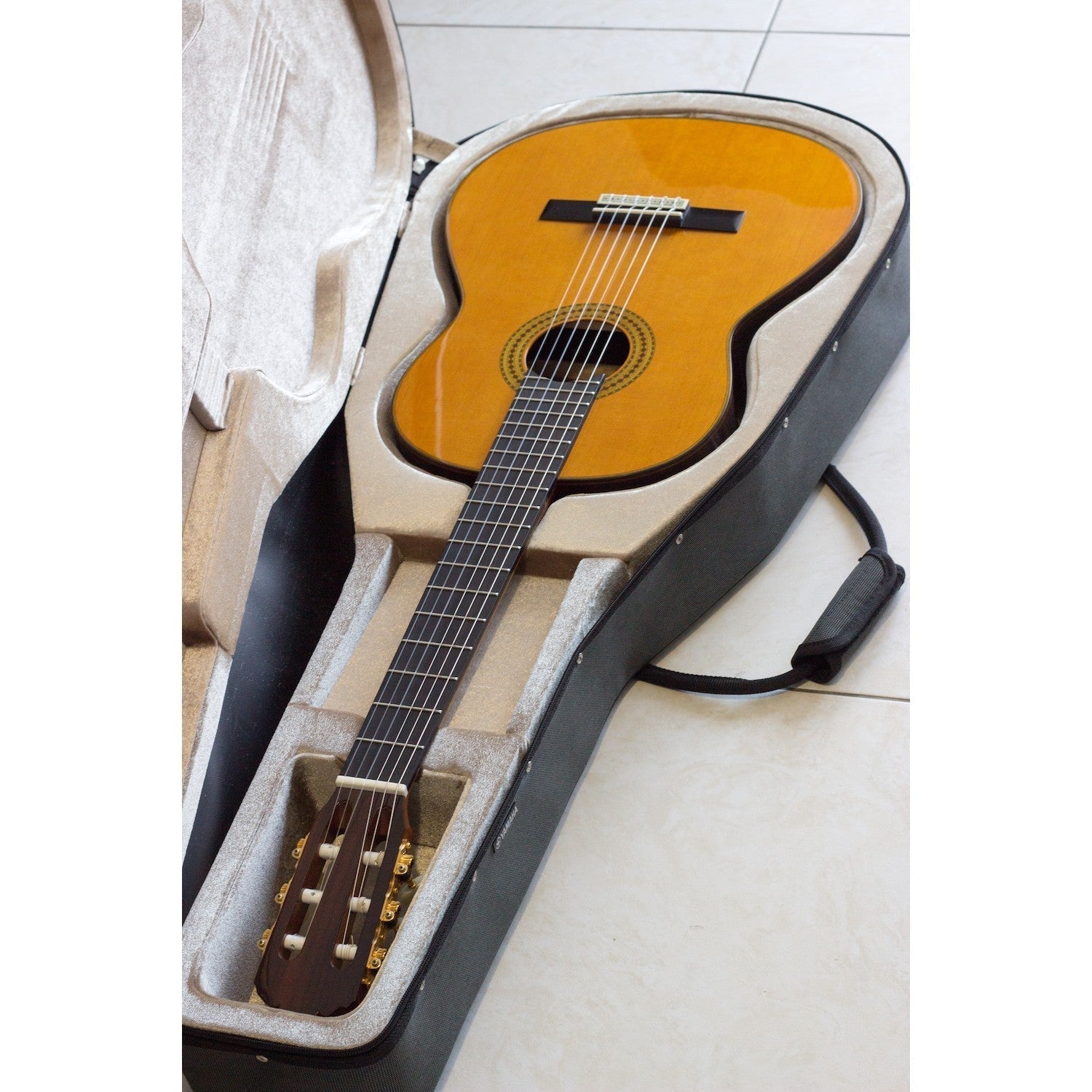 Đàn Guitar Classic Yamaha GC22C, w/Soft Case - Việt Music