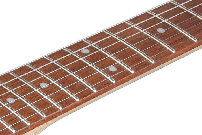 Ibanez AZES31 có kích thước phím trung bình