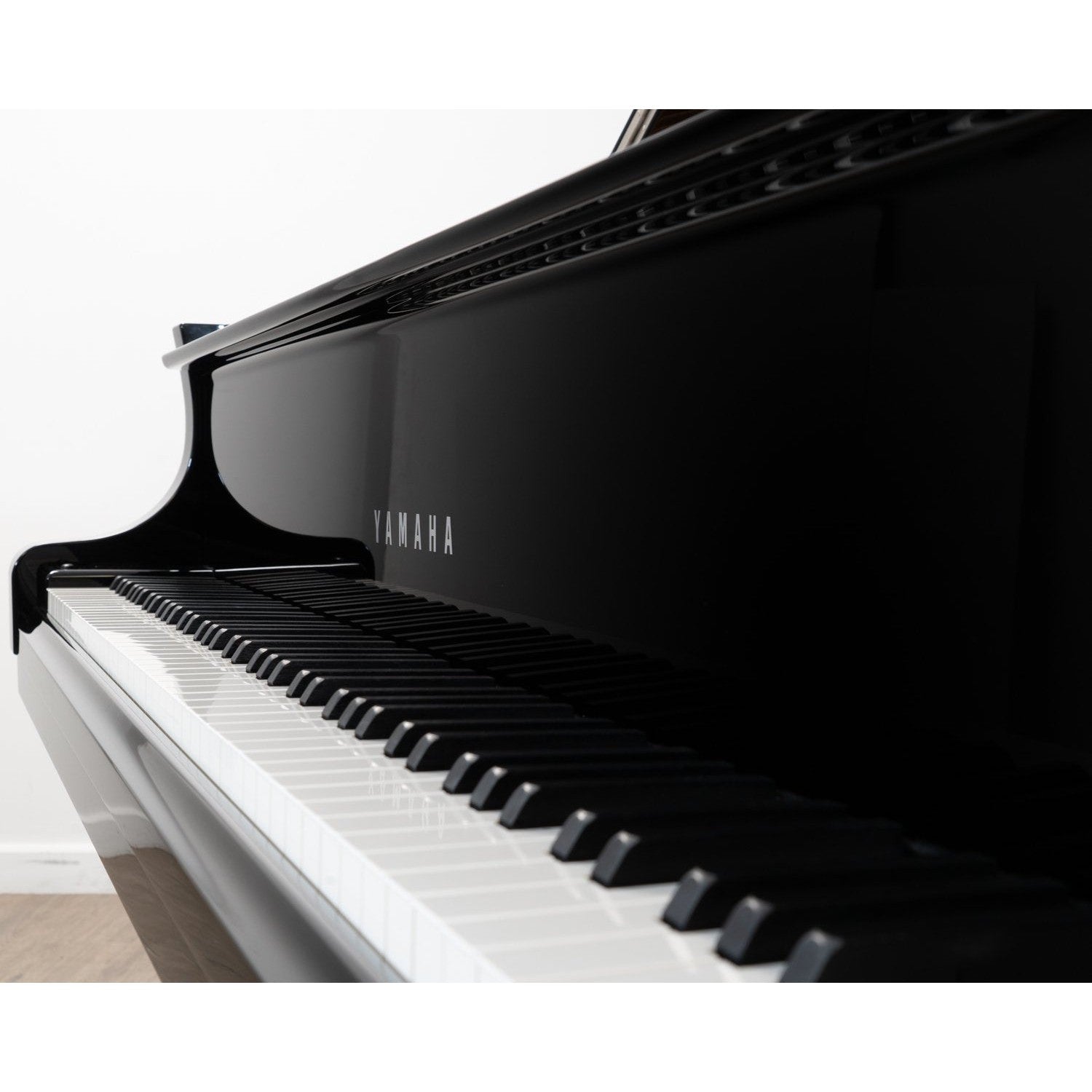 Grand Piano Yamaha C2X Chrome - CX Series - Việt Music