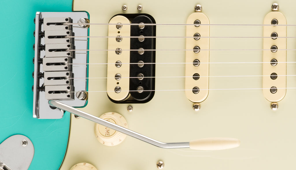 Ngựa đàn nhún American Ultra Synchronized Tremolo, khối thép nguội Cold Rolled và cần nhún Pop-in