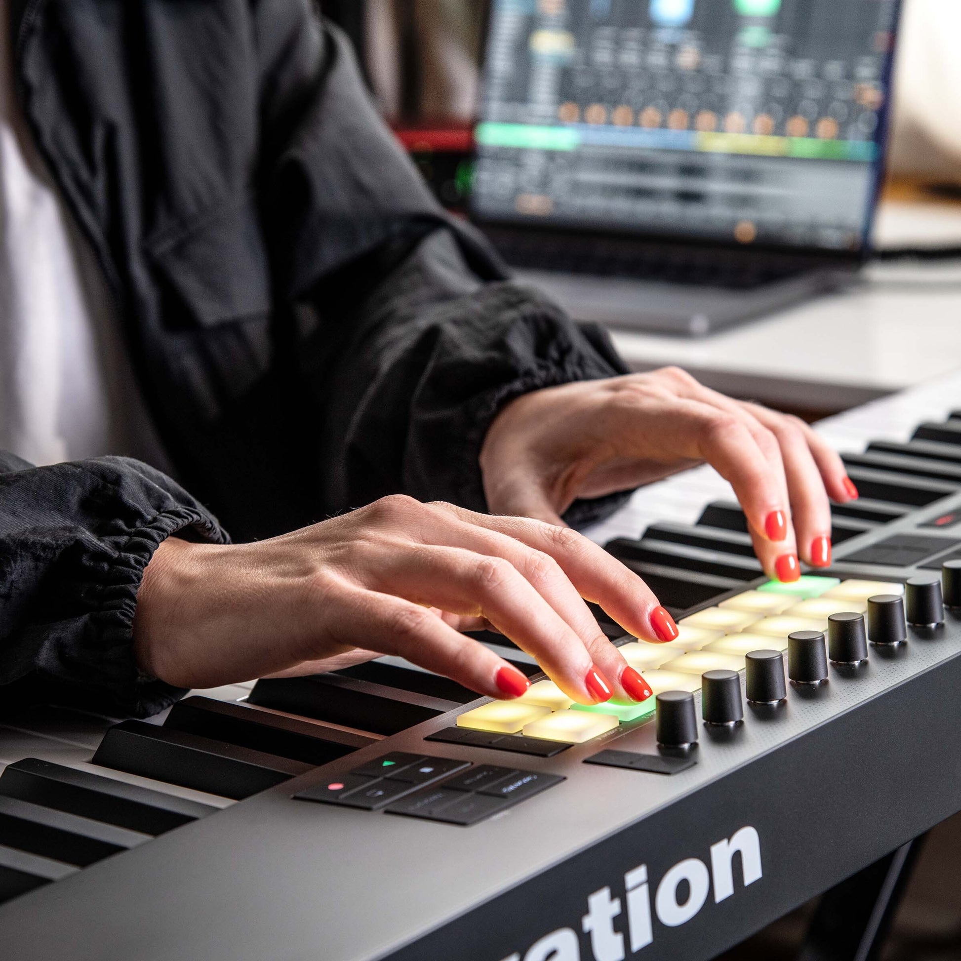 MIDI Keyboard Controller Novation Launchkey 49 MK4 - Việt Music