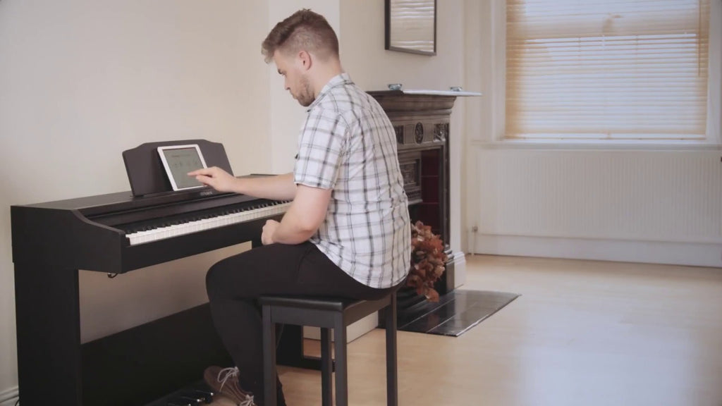 Nên Mua Đàn Piano Roland Hay Piano Yamaha?