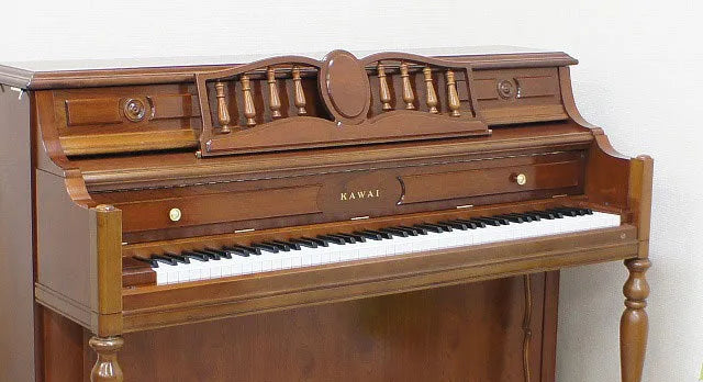 Đàn Piano cơ thiết kế theo phong cách Châu Âu.