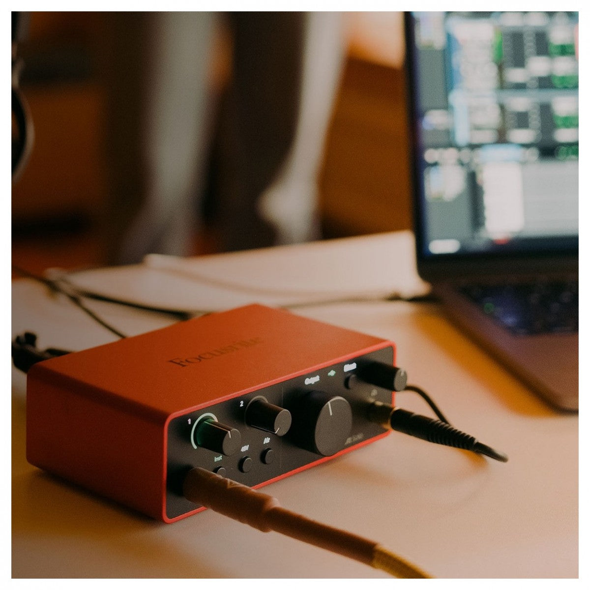 Audio Interface Focusrite Scarlett Solo Gen 4 – Việt Music
