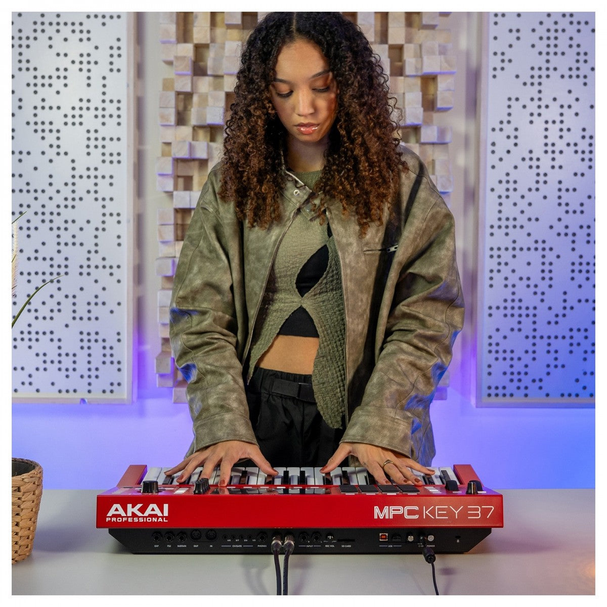 MIDI Keyboard Controller Akai MPC Key 37 - Việt Music