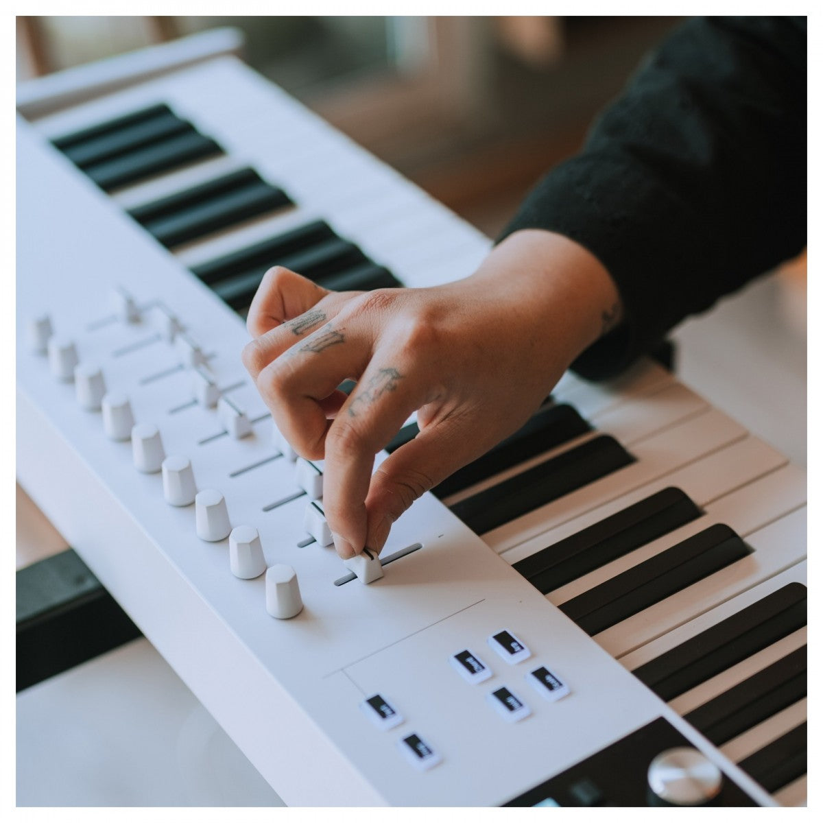 MIDI Keyboard Controller Arturia Keylab Essential 88 Mk3 - Việt Music