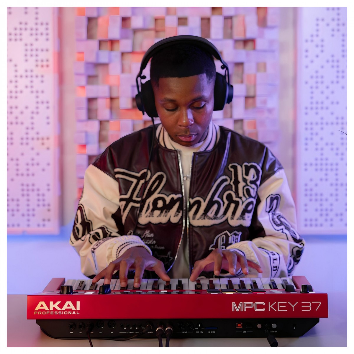 MIDI Keyboard Controller Akai MPC Key 37 - Việt Music