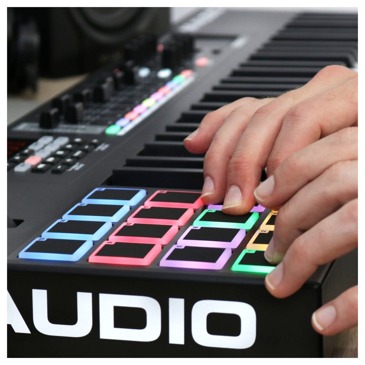 MIDI Keyboard Controller M-Audio Code 49 - Việt Music