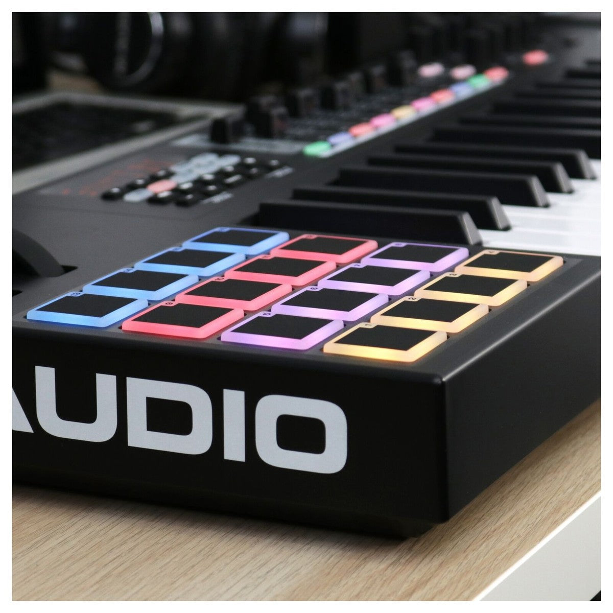 Multimedia Audio Controller Code 28 MIDI Keyboard Controller M-Audio Code 49 – Việt Music