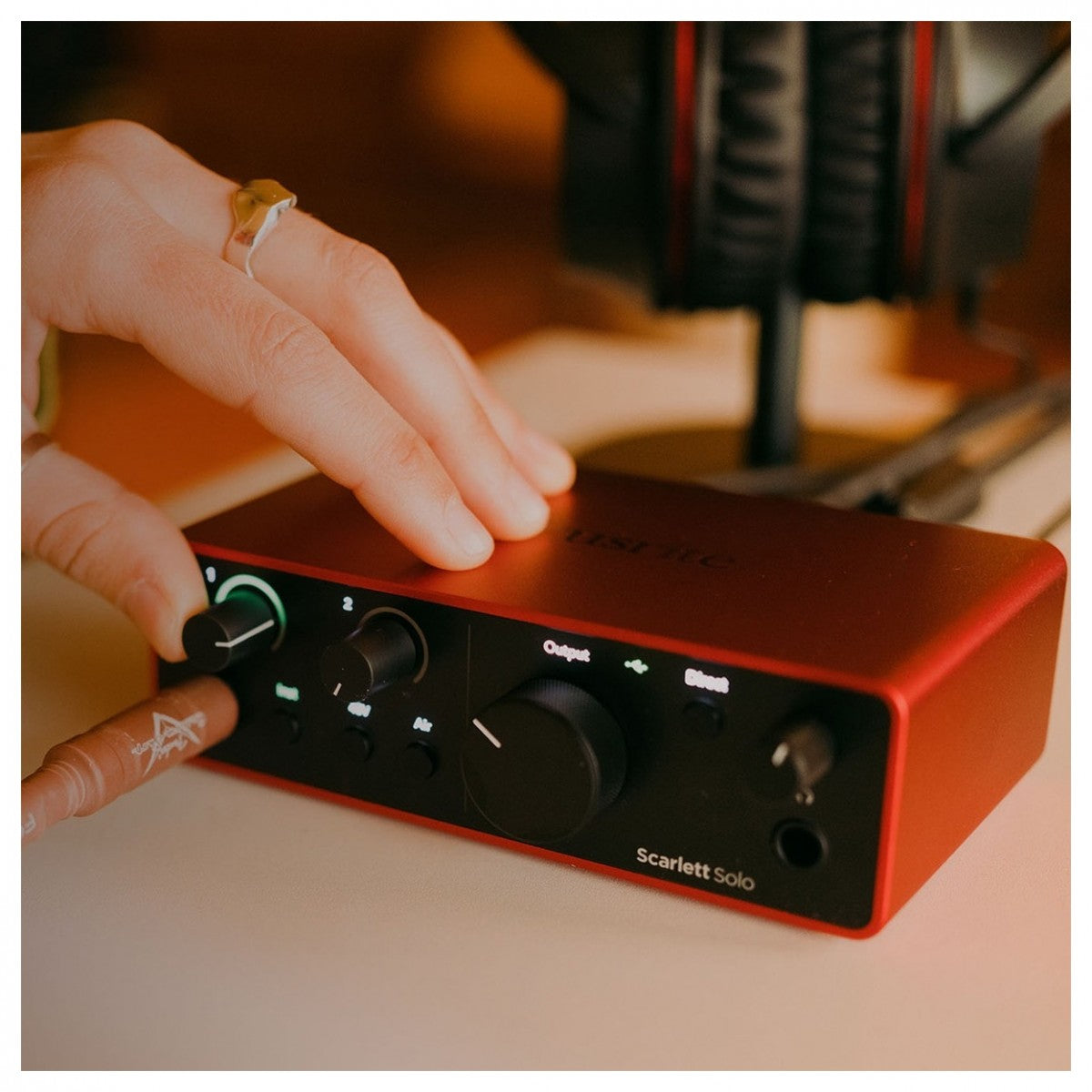 Audio Interface Focusrite Scarlett Solo Gen 4 - Việt Music