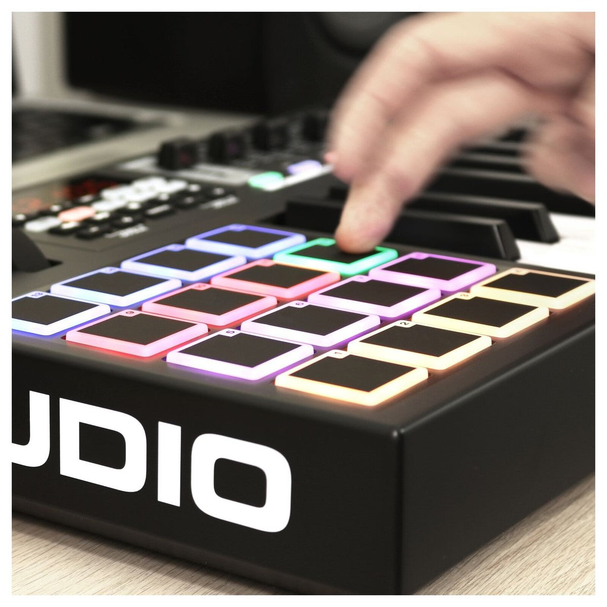 MIDI Keyboard Controller M-Audio Code 25 - Việt Music