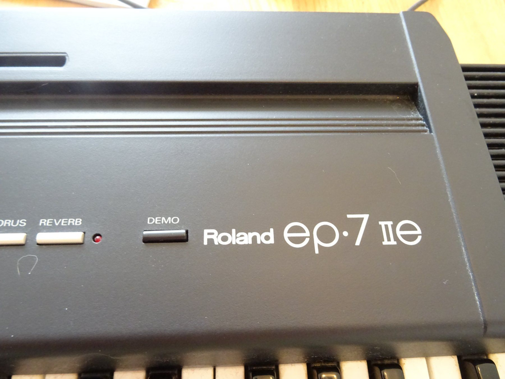 Đàn Piano Điện Roland EP-7 IIE - Qua Sử Dụng