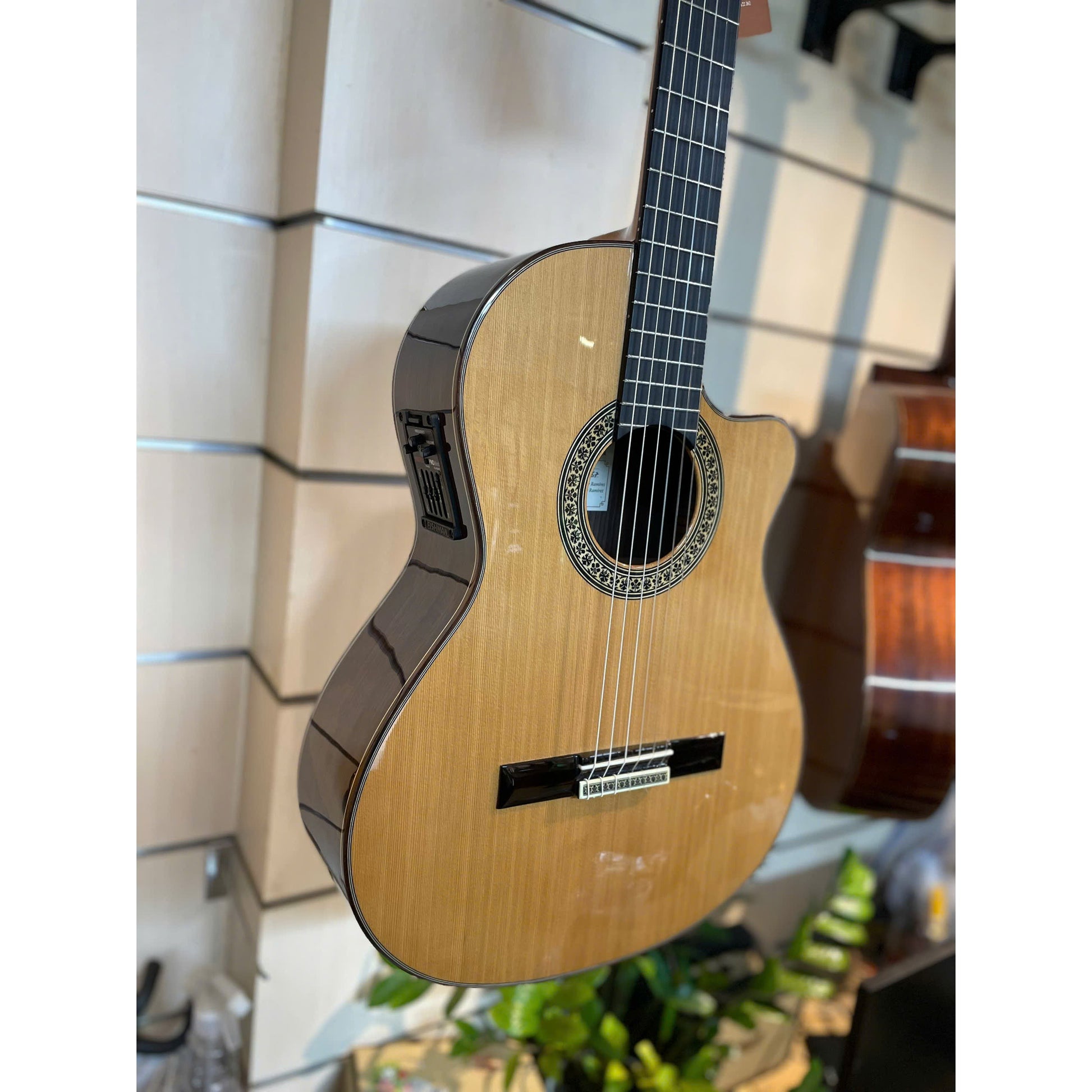 Đàn Guitar Classic Jose Ramirez Cut 2 EQ Cedar - Việt Music