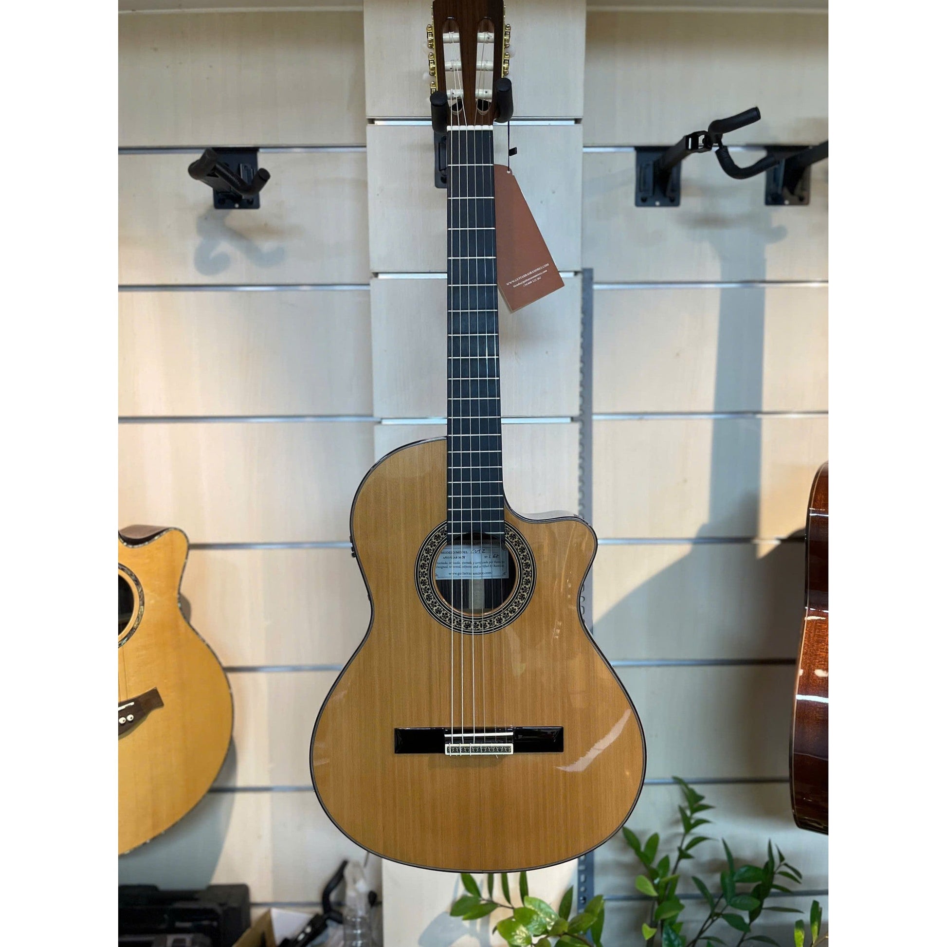 Đàn Guitar Classic Jose Ramirez Cut 2 EQ Cedar - Việt Music